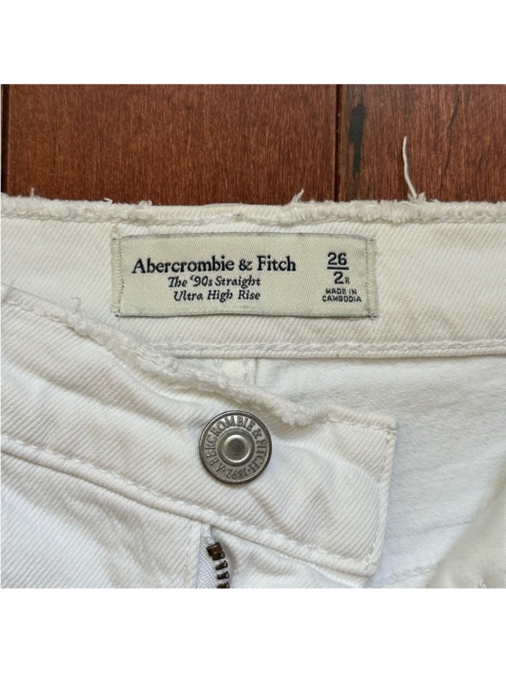 Abercrombie & Fitch White Straight-Leg Ripped Jeans - Picture 7 of 9